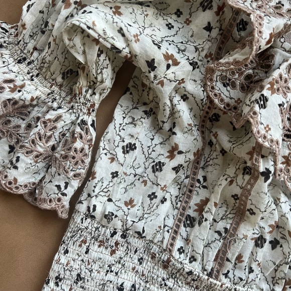 Aritzia Sunday Best Blouse in Vintage XS 💖 Host Pick 💖 - Picture 6 of 10